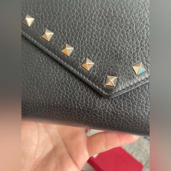 Authentic Valentino Rockstud Wallet on Chain bag - Picture 9 of 9